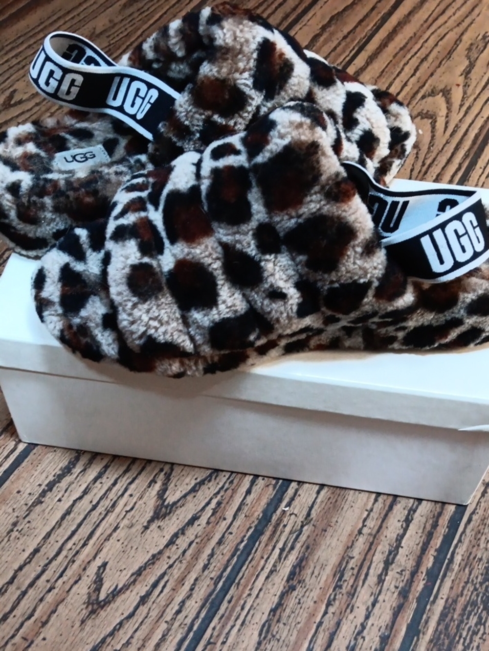 UGG LEOPARD SLIPPERS